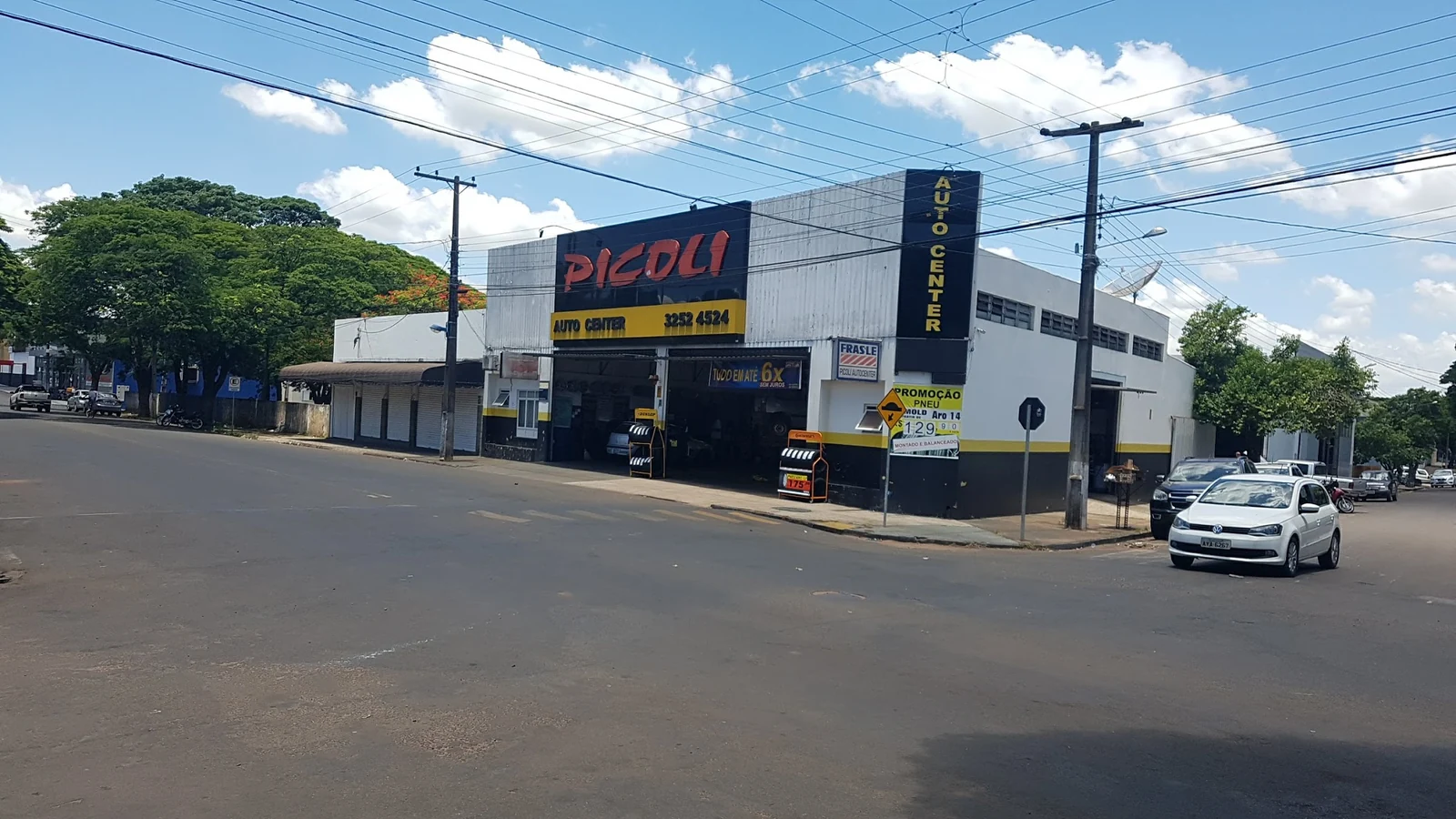 Registro da fachada da Picoli Pneus em Nova Esperança, em 2018